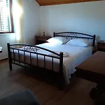 Ivo Apartman *